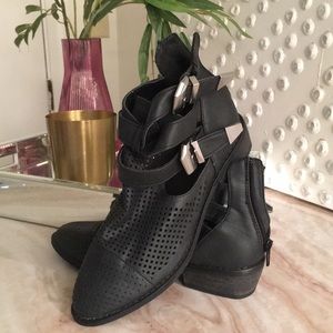 Forever 21 Buckle Boots Black Size 5.5 US